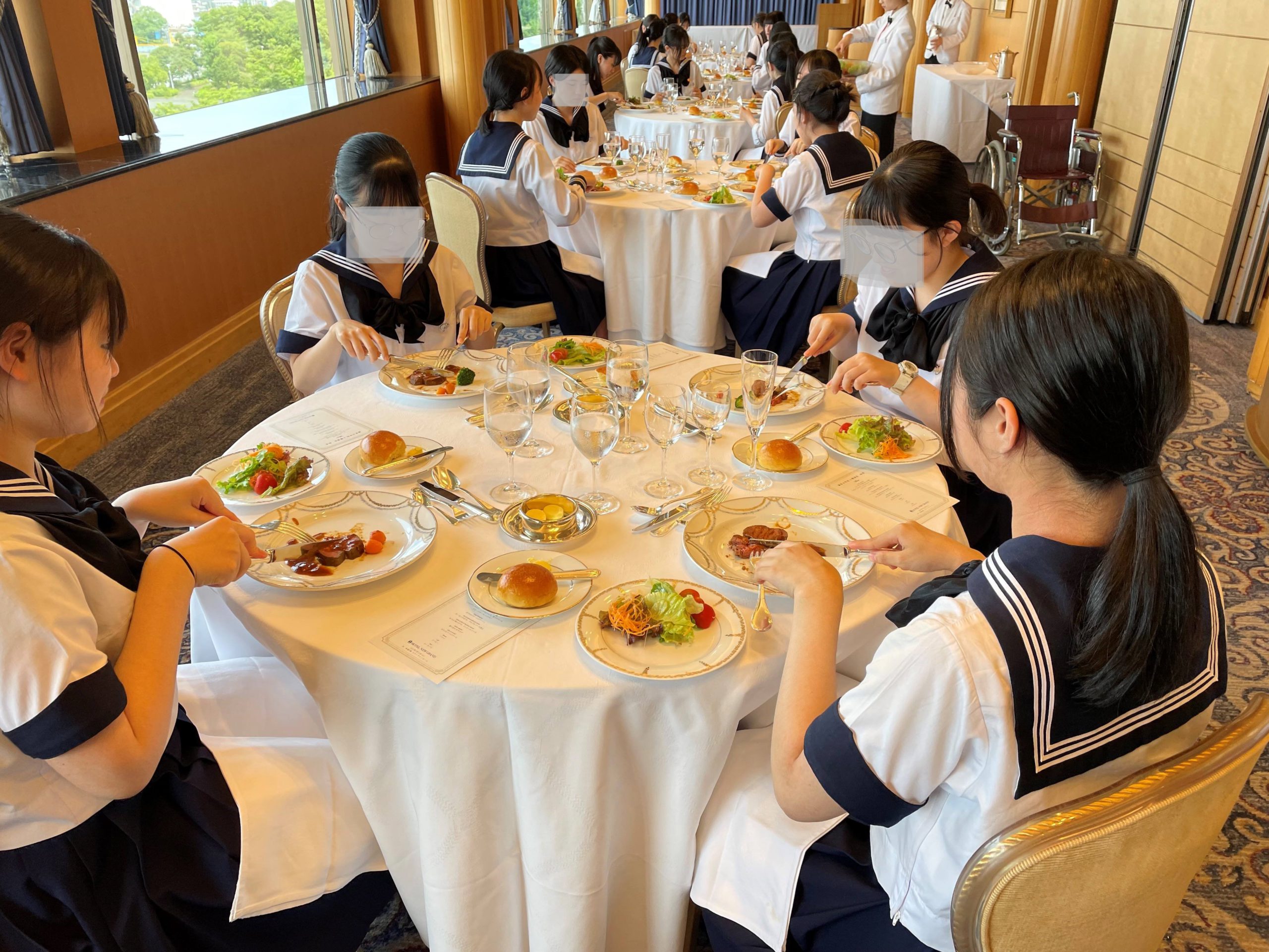 高1土曜講座「海外生活理解」テーブルマナー実習 - 鎌倉女学院